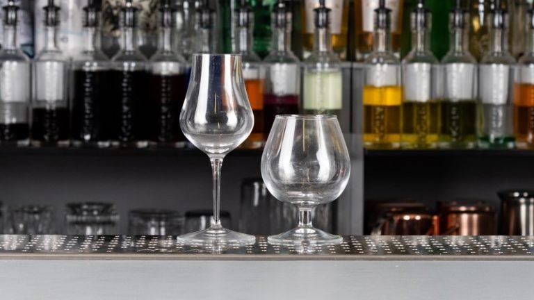 bicchieri snifter - Attrezzatura per bar.