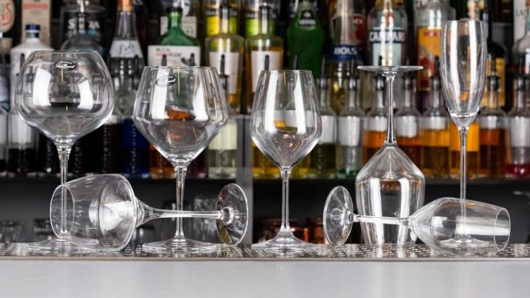 bicchieri vino - Attrezzatura per bar.